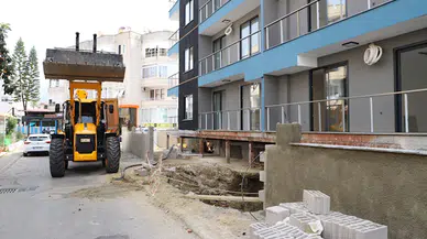 Alanya'da kirişleri kesilen bina mühürlendi