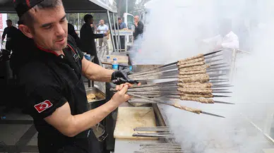 Burdur'da 4 bin kişiye şiş köfte ikramı