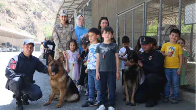 Gümüşhane'de anaokulu öğrencileri Jandarma Komutanlığını ziyaret etti