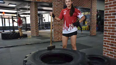  Kick boksçu Elif'ten dünya şampiyonluğu