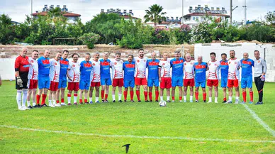 TBMM Parlamento-Meclis Futbol Takımı, Antalya şöhretler karmasıyla dostluk maçı yaptı