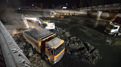 30 bin ton çamur çıkarıldı