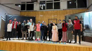 Türkeli'de tiyatro oyunu sahnelendi