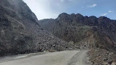 Artvin-Erzurum kara yolu tek şeritten kontrollü ulaşıma açıldı