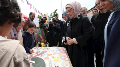 İstanbul-Emine Erdoğan, Şule Yüksel Şenler Kitap ve Kültür Günleri'ni ziyaret etti 