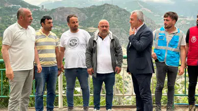 Artvin Belediye Başkanı Bilgehan Erdem, İnönü Caddesi'nde Yapılan Peyzaj Çalışmalarını İnceledi