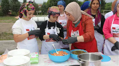 Amasya'nın yöresel yemekleri öğrencilere tanıtıldı
