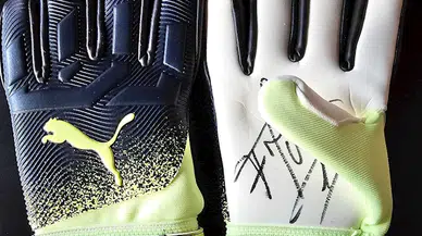 Muslera taraftarlara imzalı eldiven hediye edecek