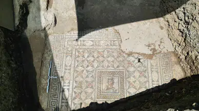 Side Antik Kenti'nde mozaik zemin keşfedildi