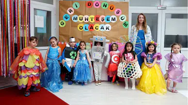 Samsun'da anaokulu öğrencileri atıklardan tasarladıkları kıyafetlerle defile düzenledi