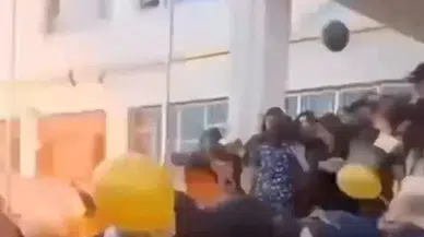 Mezuniyet töreninde helyum gazlı balonlar patladı, 8 öğrenci yaralandı