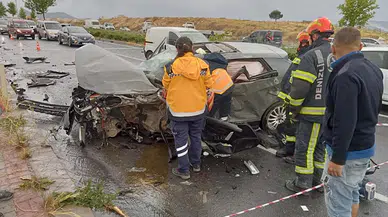 Karşı şeride geçen otomobilin çarptığı otomobildeki karı- kocayı ölüm ayırdı