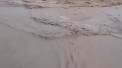 Ankara'da kuvvetli sağanak; yollar göle döndü, araçlar arızalandı