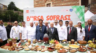 Bursa mutfağı, tarihi İpek Han Meydanı'nda vitrine çıktı
