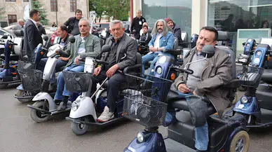 Sivas’ta hayırseverlerden engellilere akülü ve tekerlekli sandalye dağıtımı 