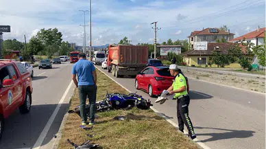 Bartın'da minibüsle çarpışan motosikletin sürücüsü yaralandı