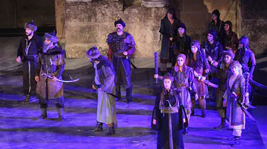 'Devlet Ana' oyunu Aspendos'ta sahnelendi