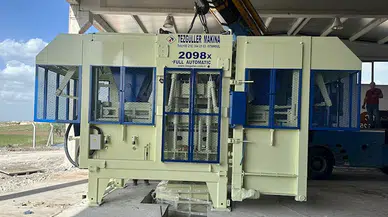 Kayseri'de 26 milyon TL’lik beton parke taşı makinesi