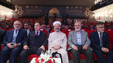 Erbaş: İslam, dünyayı iyileştirmek için gönderilen bir ilaçtır