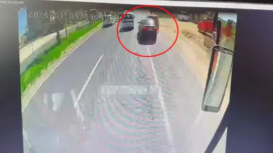 Emniyet şeridinde bekleyen cipe çarptı; kaza kamerada