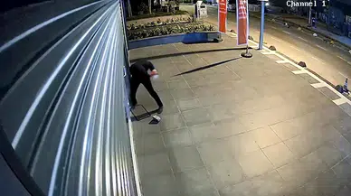 İstanbul - Kadıköy'de kuyumcudan 2.5 milyon liralık mücevher çalan hırsızlar yakalandı