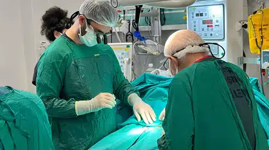 Özel ekiple İstanbul’dan Rize’ye geldi! İkiz bebekler için zamanla yarış