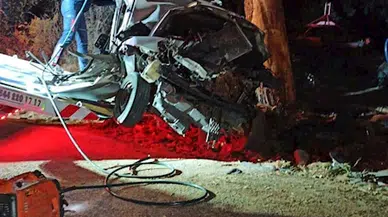 Otomobil, ağaca çarptı; sürücü ile arkadaşı öldü