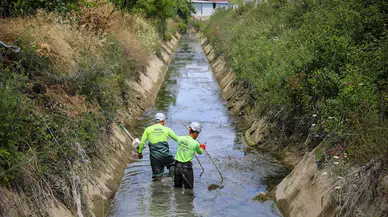 ANTALYA Kanala düşen otomobildeki çocuğu bulmak için 10 kilometrelik alan taranıyor (VİDEO EKLENDİ)