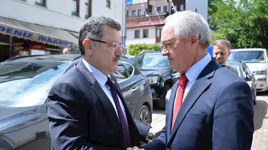 Makamında saldırıya uğrayan Başkan Beşel’e belediye başkanlarından destek ziyareti