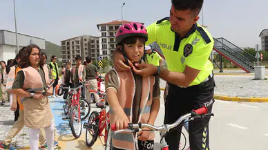 Miniklerden hatalı sürücülere kırmızı düdük