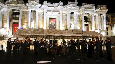 Türkiye ile Hollanda'nın 100 yıllık dostluğu, antik tiyatroda konserle kutlandı