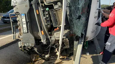 Burhaniye'de kontrolden çıkan beton aracı bariyerlere devrildi: 1 ölü, 1 yaralı