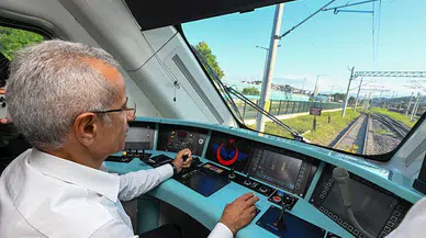 Bakan Uraloğlu: Milli elektrikli tren seti 1 yılda 575 bin yolcu taşıdı