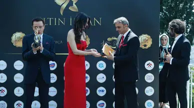 Çayeli Yazarlık Okulu'nun Başarılı Eğitimci Yazarı Cengiz Azman, Altın Kalem Ödülüne Layık Görüldü