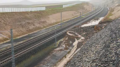 Yozgat'ta sağanak etkili oldu: YHT hattında hasar oluştu