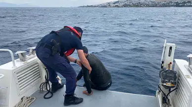 Bodrum'da yüzerek Yunan adasına geçmeye çalışan kaçak göçmen yakalandı