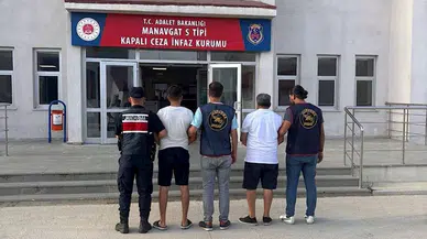 Kesinleşmiş hapis cezasıyla aranan 2 hükümlü, tatil beldesinde yakalandı