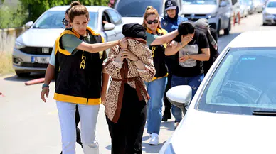 Bahçesinde gömülü Kalaşnikof bulundu; 'Akrabam kız arkadaşıyla buluşmaya geldiğinde koymuştur' dedi