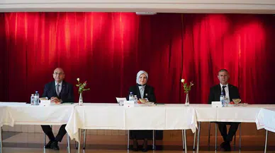 Bakan Göktaş, Avusturya'daki Türk toplumunun temsilcileriyle görüştü