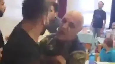 Ders sırasında sınıfa giren veli, öğretmenin üzerine yürüdü; arbede yaşandı