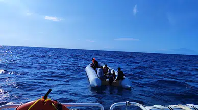 İzmir'de 48 düzensiz göçmen kurtarıldı