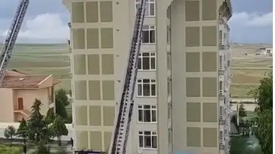 Başkentte korkutan çatı yangını: O anlar kamerada