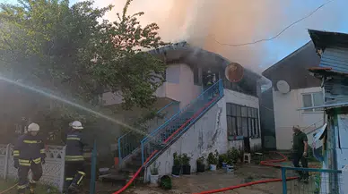Bolu'da 2 katlı evde çıkan yangın hasara neden oldu