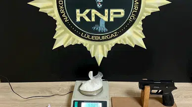   Polisi görünce araçtaki uyuşturucuları atan 3 şüpheli tutuklandı