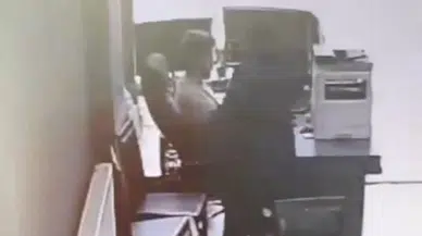 AK Parti Kürtün Gençlik Kolları Başkanı bıçaklı saldırıda yaralandı; olay kamerada