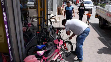 Akdeniz zabıtasından kaldırım işgali denetimi