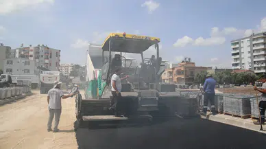 Ceyhan'da yeni açılan cadde asfaltlandı