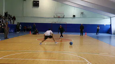 Amasya'da öğretmen adayları görme engellileri daha iyi anlamak için goalball oynadı