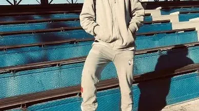 Eski amatör futbolcu, halı sahada maç yaparken kalp krizi geçirip öldü