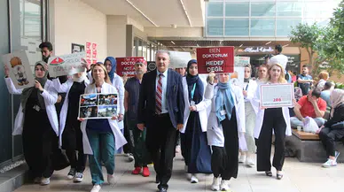 Adana'da doktor adayları Gazze için yürüdü